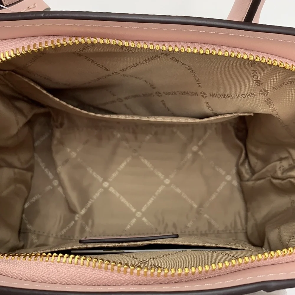 MICHAEL KORS
Avril Small Logo Top-Zip Satchel Powder Blush Multi signature color - Picture 15 of 16